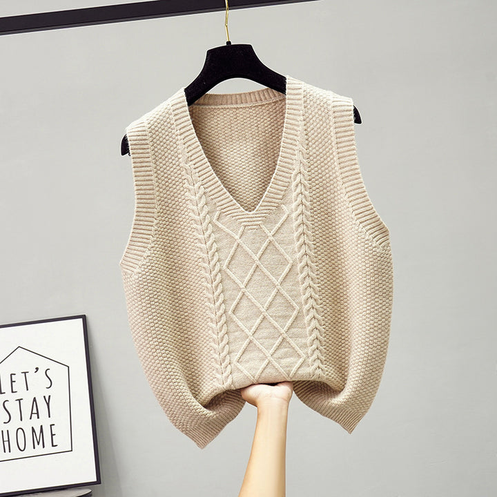 Knitted vest for women with decorative twisted pattern and V-neck Lune London