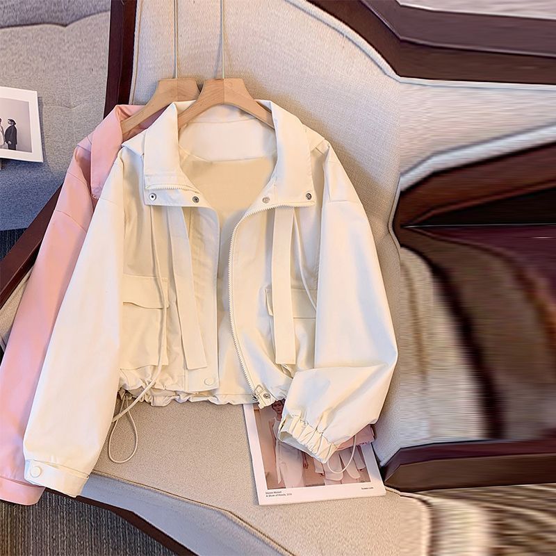 Veste de transition légère pour femmes avec ceinture ajustable et poches pratiques Chic & Stil