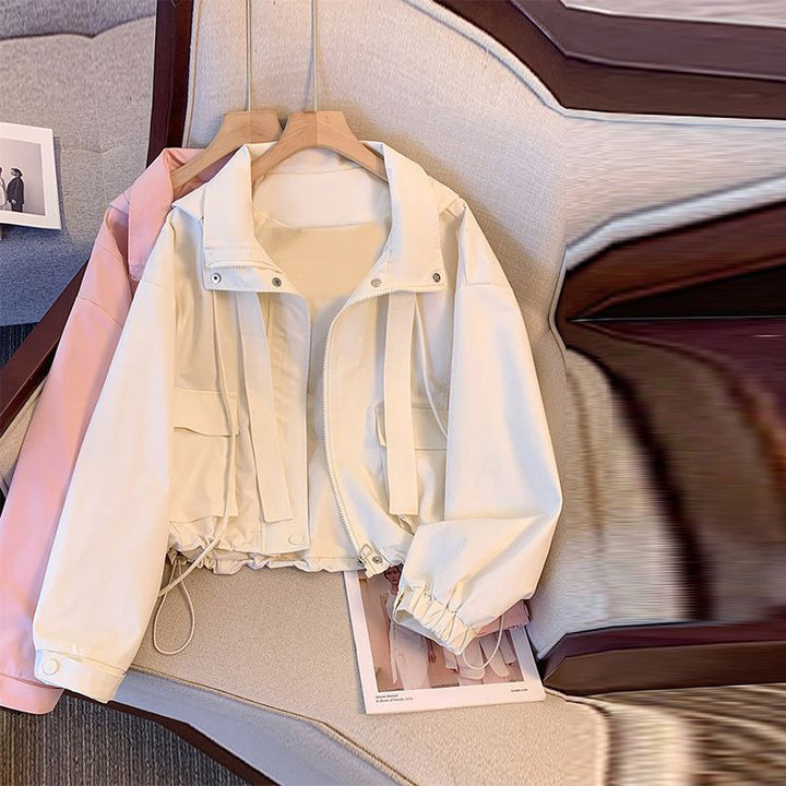 Veste de transition légère pour femmes avec ceinture ajustable et poches pratiques Chic & Stil