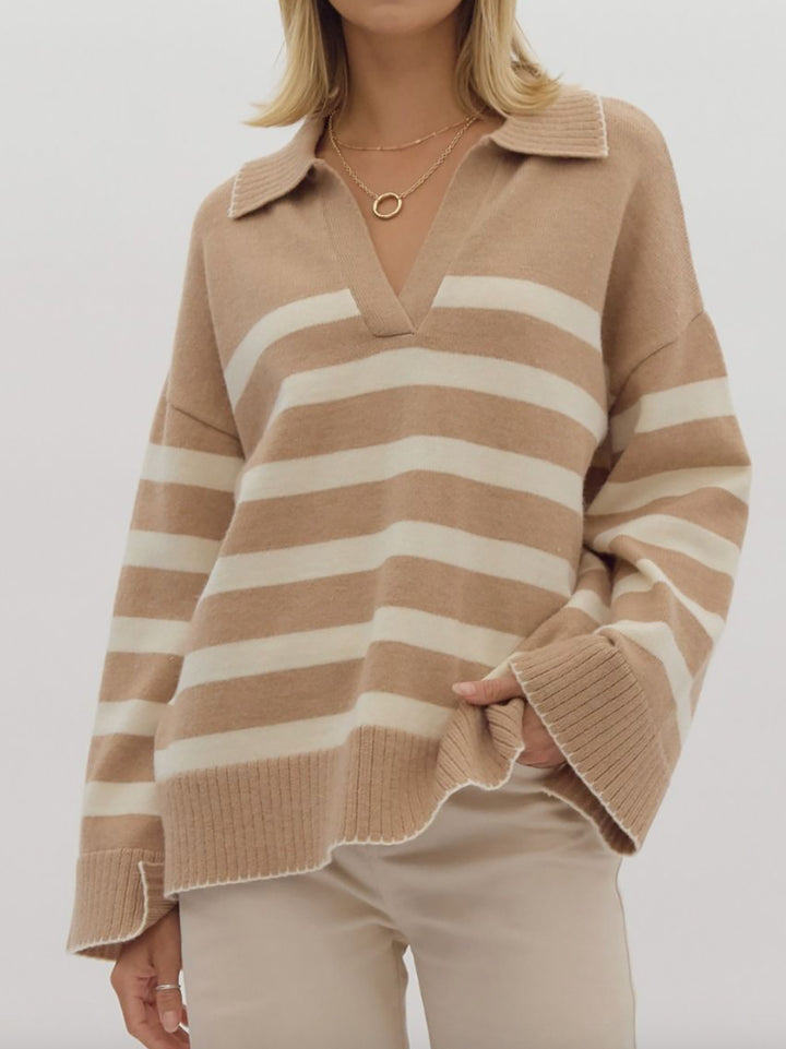 Pull en tricot élégant pour femmes avec décolleté en V et motif à larges rayures Chic & Stil
