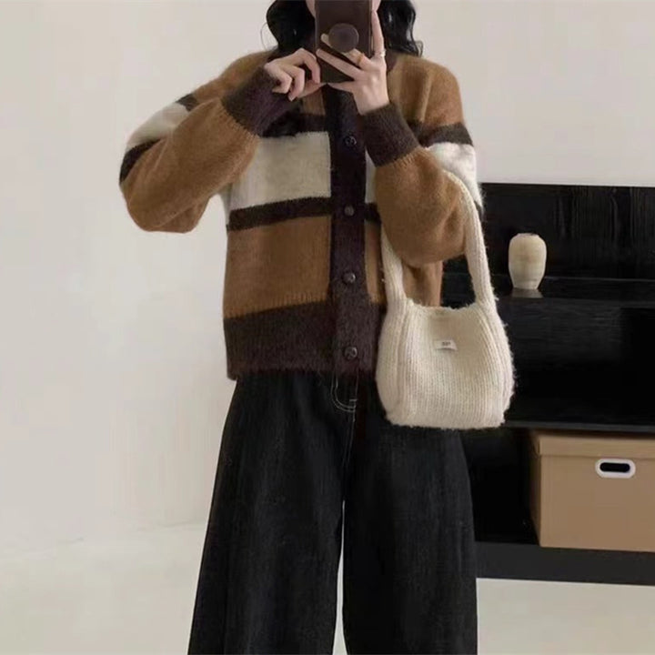 Pull à carreaux confortable pour femmes avec boutons et matériau doux Chic & Stil