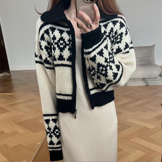 Knitted women's jacket with floral pattern and high collar Lune London