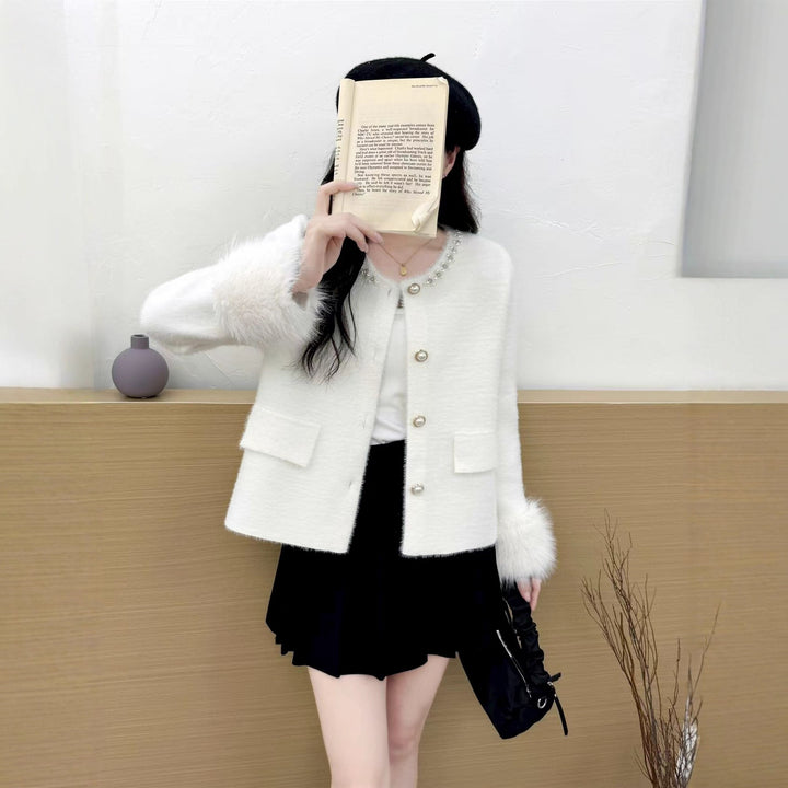 Cardigan élégant pour femmes avec décoration de perles et manches duveteuses Chic & Stil