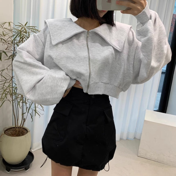 Veste de survêtement cropped pour femmes avec grand col Chic & Stil