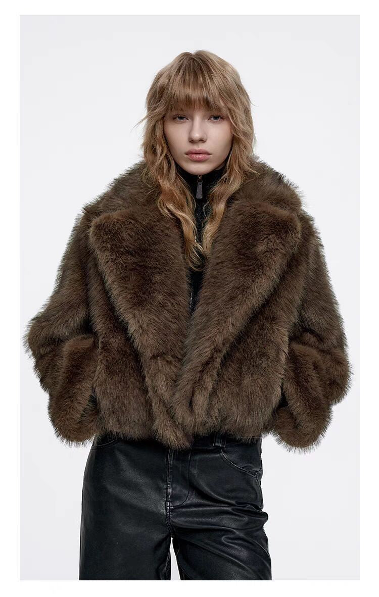 Oversized faux fur jacket for women with voluminous collar Lune London
