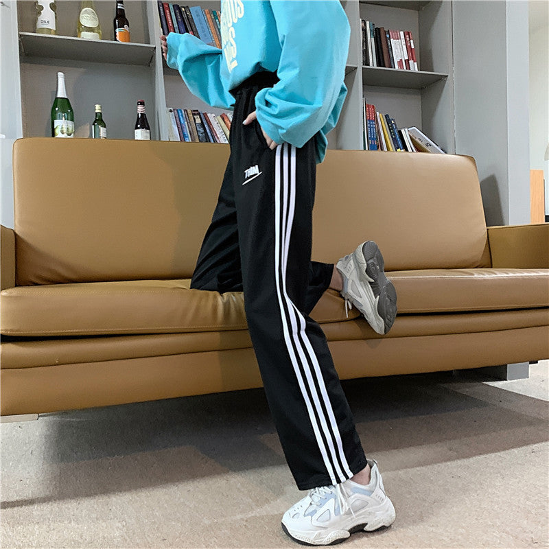 Pantalons décontractés sportifs pour femmes avec des rayures modernes Chic & Stil