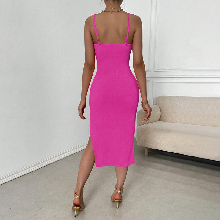 Robe midi ajustée pour femmes avec des détails découpés sophistiqués et des bretelles spaghetti Chic & Stil