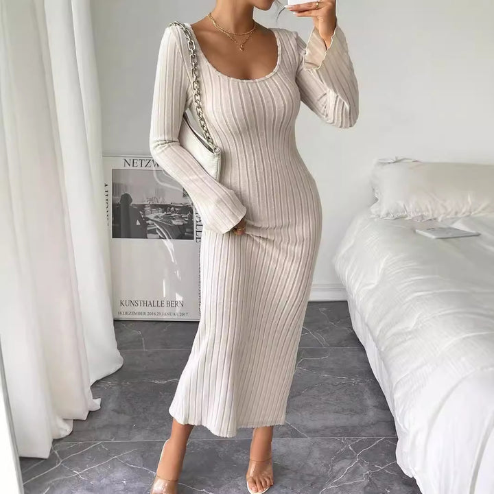 Robe tricot à manches longues pour femmes avec silhouette ajustée et décolleté rond élégant Chic & Stil