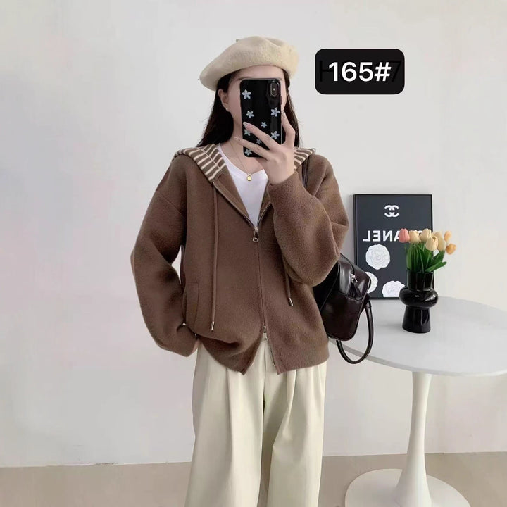 Veste à capuche confortable et élégante pour femmes avec rayures horizontales Chic & Stil