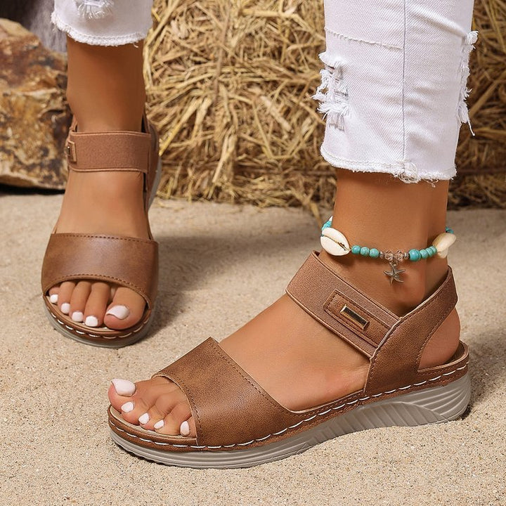 Comfortable sandals for women with adjustable strap and anatomical sole technology Chic und Stil