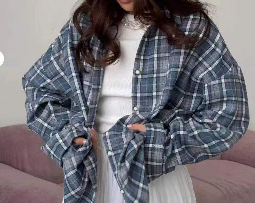 Flannel shirt for women with plaid pattern and relaxed fit Lune London