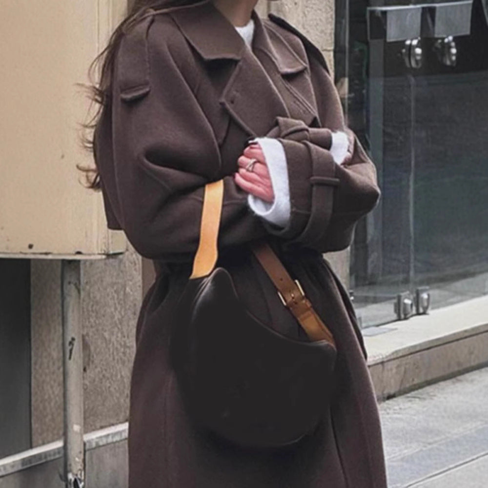 Oversized winter coat for women with an elegant collar and practical pockets Lune London