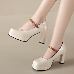 Ladies wedge heel with elegant strap and comfortable square heel Lune London