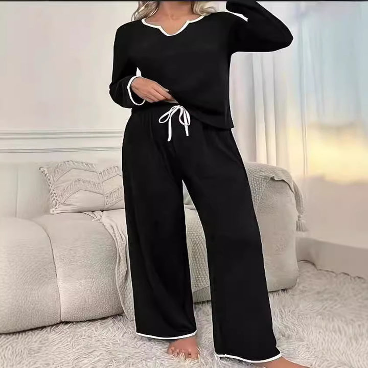 Women’s lounge set with elegant V-neck and contrasting details Lune London