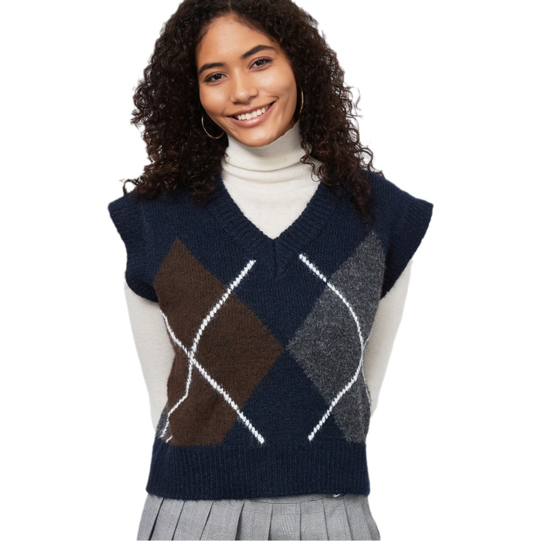 Knitted sweater for ladies with a modern diamond pattern Lune London