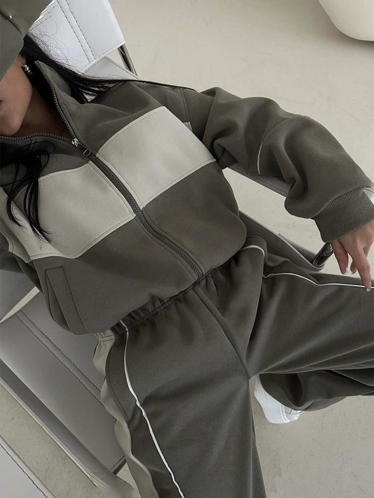 Women's sports tracksuit set with functional material Lune London
