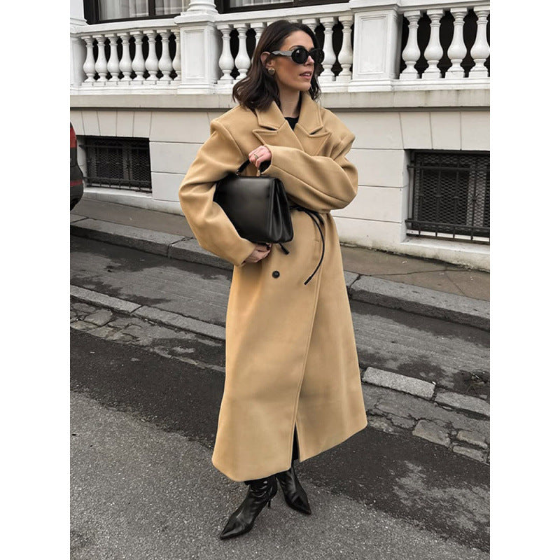 Elegant women's wool coat with a modern retro design Lune London
