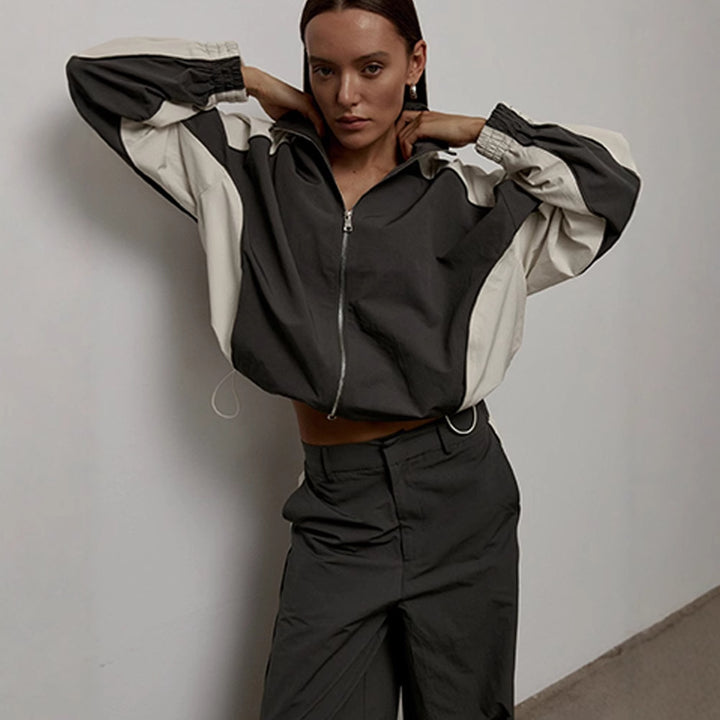 Women's sporty jacket with high collar and zipper Chic & Stil