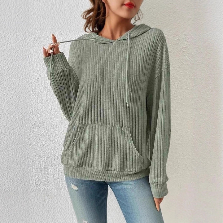 Casual hooded sweatshirt for women with fine ribbed knit and kangaroo pocket Lune London