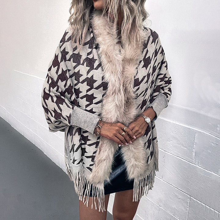 Ladies elegant poncho with exclusive fur trim and modern star pattern Lune London