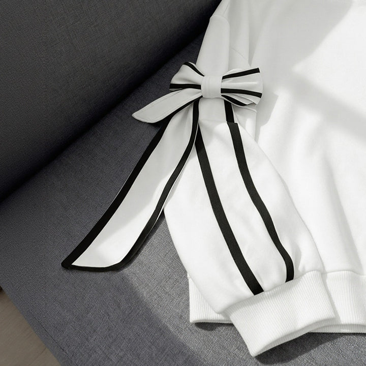 Elegant sweatshirt for women with bow sleeves Lune London