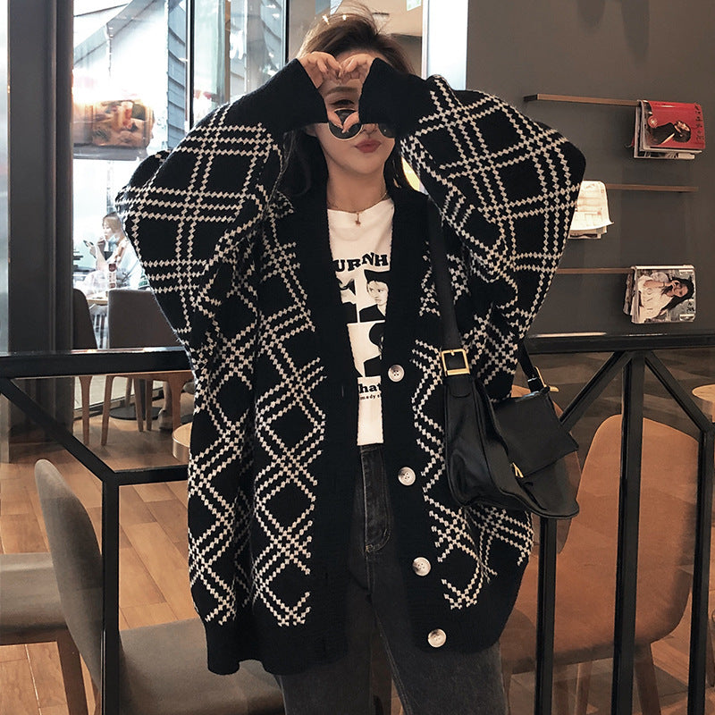 Ladies comfortable cardigan with classic plaid pattern and wooden buttons Lune London