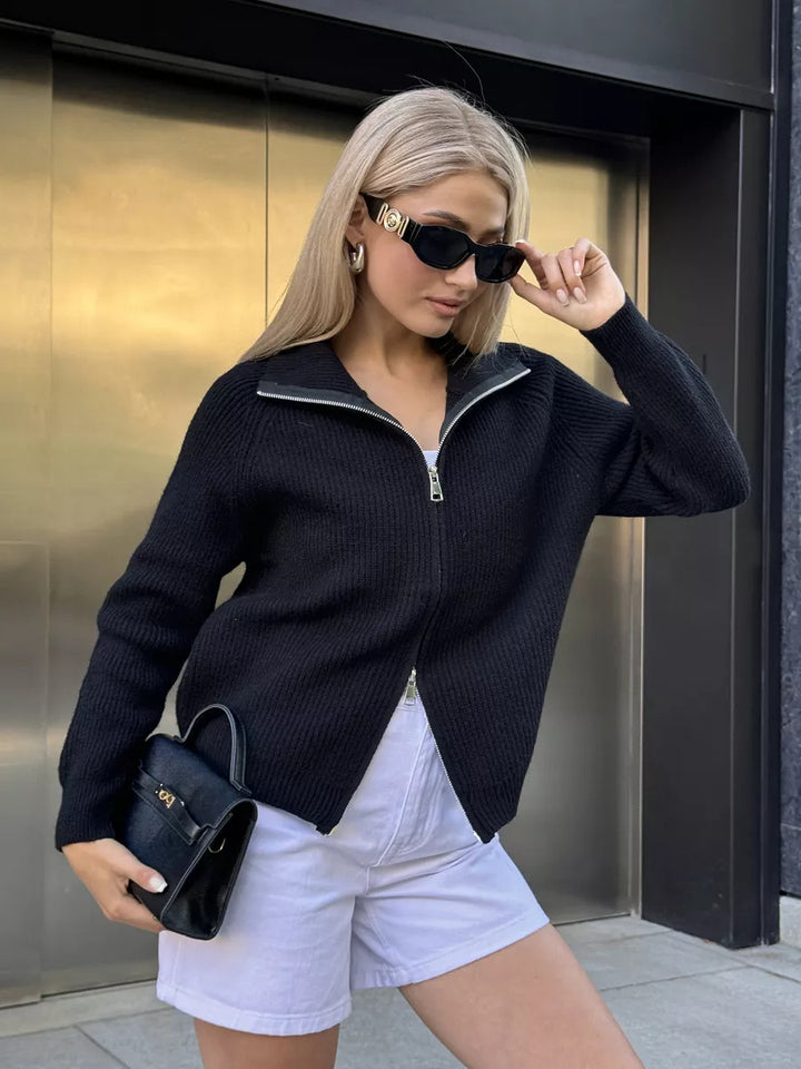 Veste tricotée pour femmes avec col haut Chic & Stil