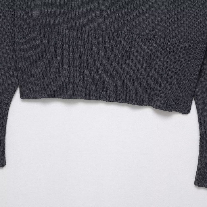Casual sweater for women with a wide and elegant collar Lune London