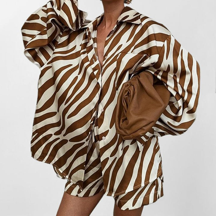 Leisure shirt for women with a stylish animal print and a relaxed cut Lune London