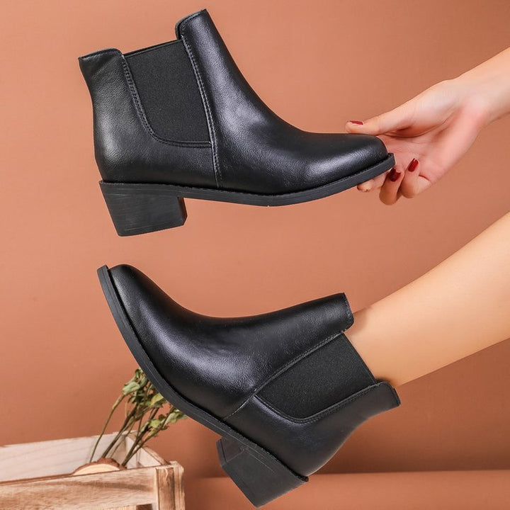 Women’s Chelsea boots in vegan leather with elastic panels on the sides Lune London