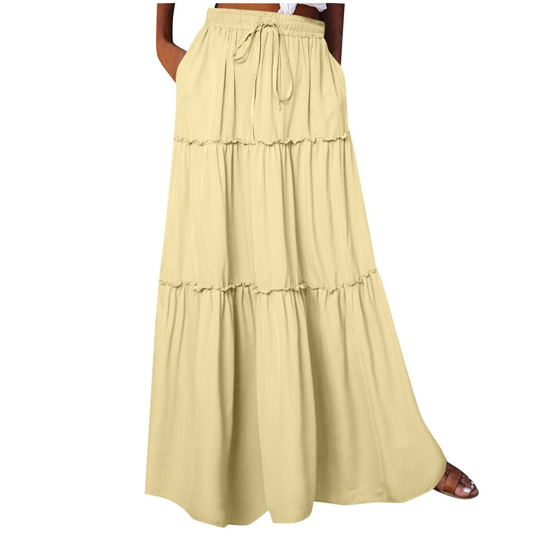 Long and flowing skirt for women with an elastic waistband and practical pockets Lune London