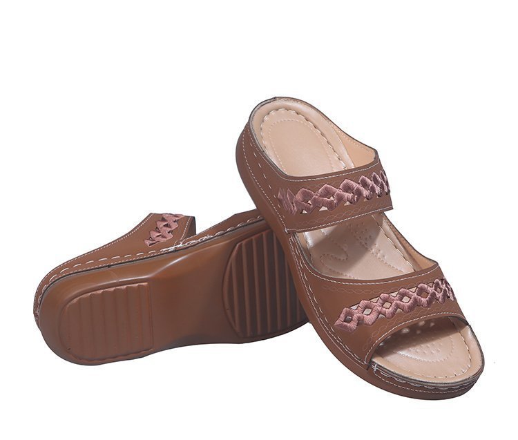 Comfortable and stylish women's clogs with fashionable decorative details Lune London