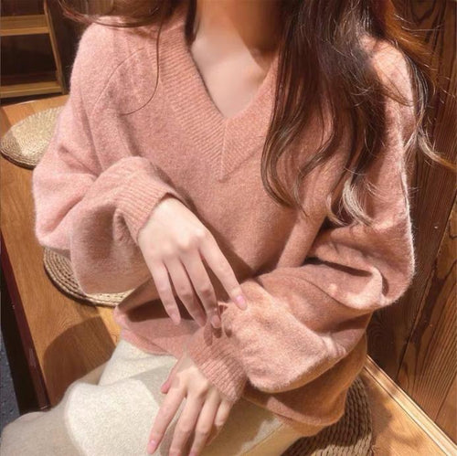 Chunky knit sweater for women with a deep V-neckline and voluminous sleeves Lune London