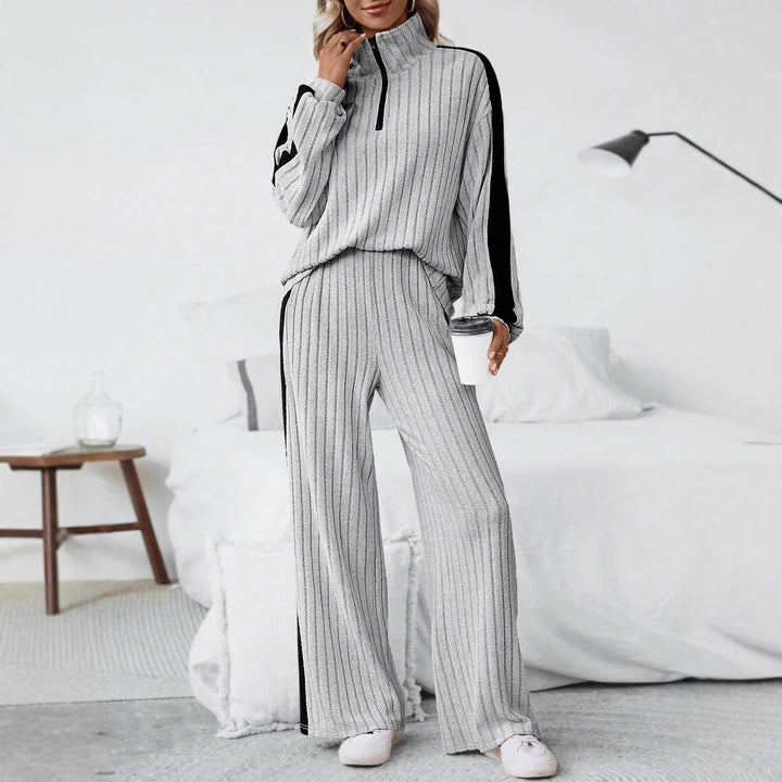 Comfortable loungewear set for women with textured fabric and half-zip Lune London