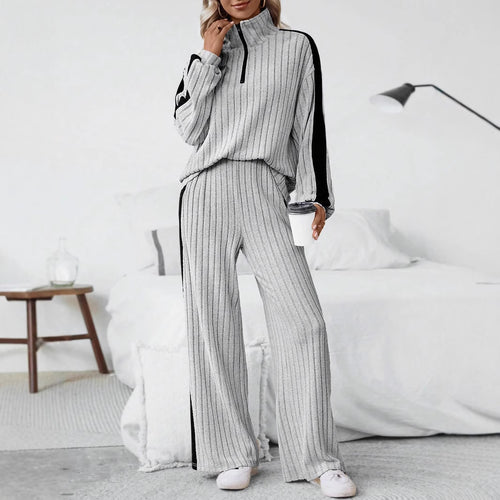 Comfortable loungewear set for women with textured fabric and half-zip Lune London