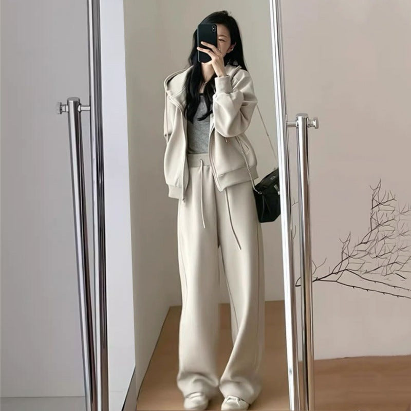 Women's Oversized Leisure Hoodie Set with Deep Cut and Casual Pants Chic & Stil