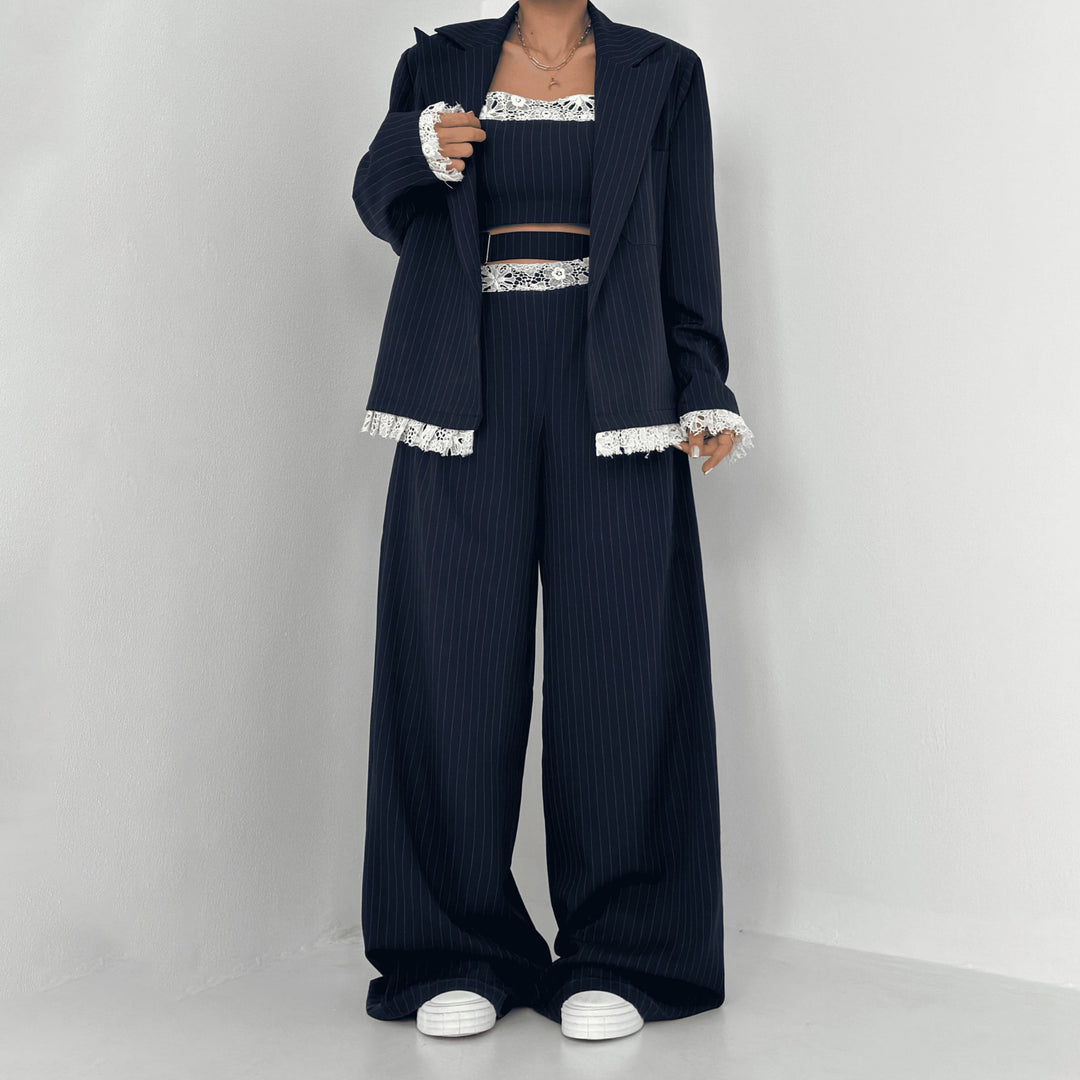 Ladies Elegant two-piece set with lace accents Lune London