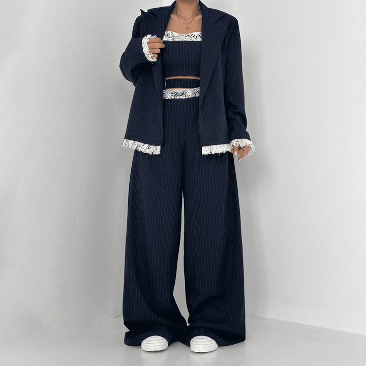 Ladies Elegant two-piece set with lace accents Lune London