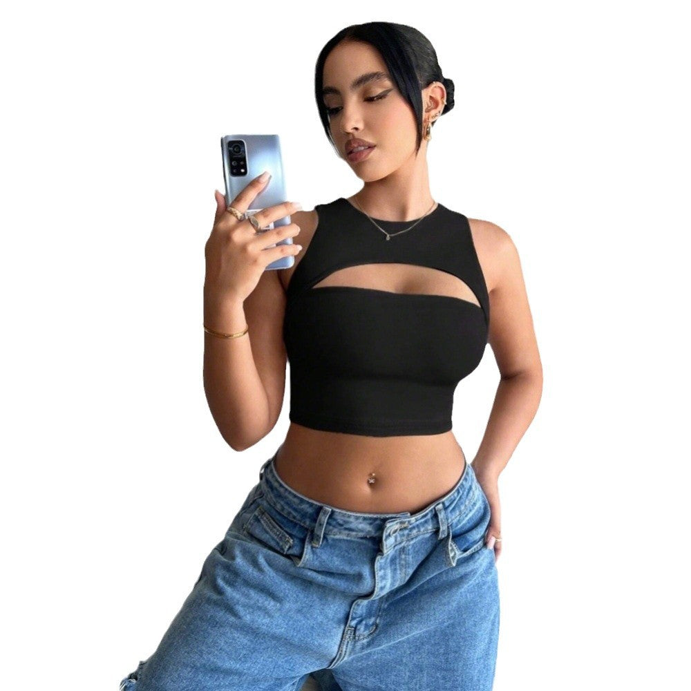 Chic & Stil women's crop top with trendy cut and fitted design