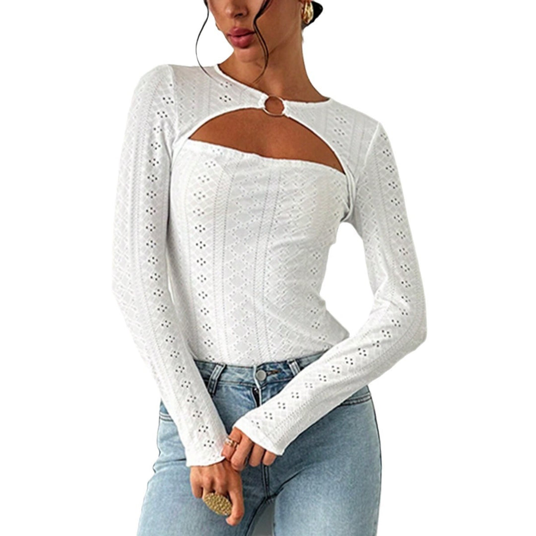 Chemise à manches longues pour femmes avec des détails découpés décoratifs et un tissu en coton confortable Chic & Stil