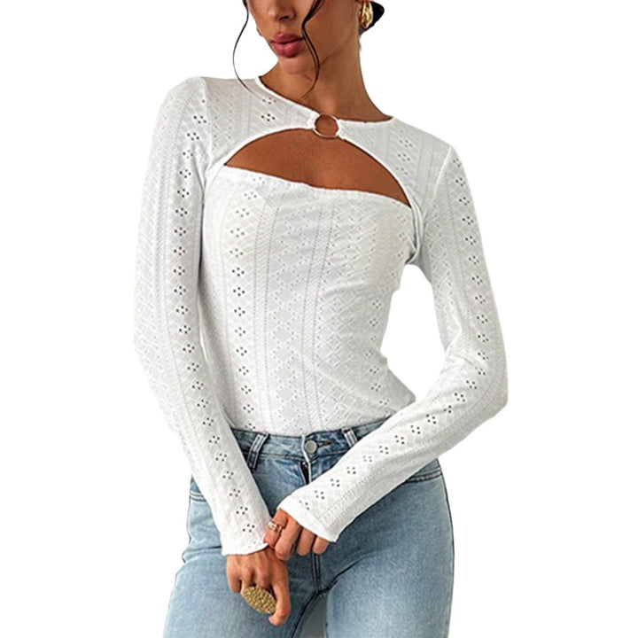 Chemise à manches longues pour femmes avec des détails découpés décoratifs et un tissu en coton confortable Chic & Stil