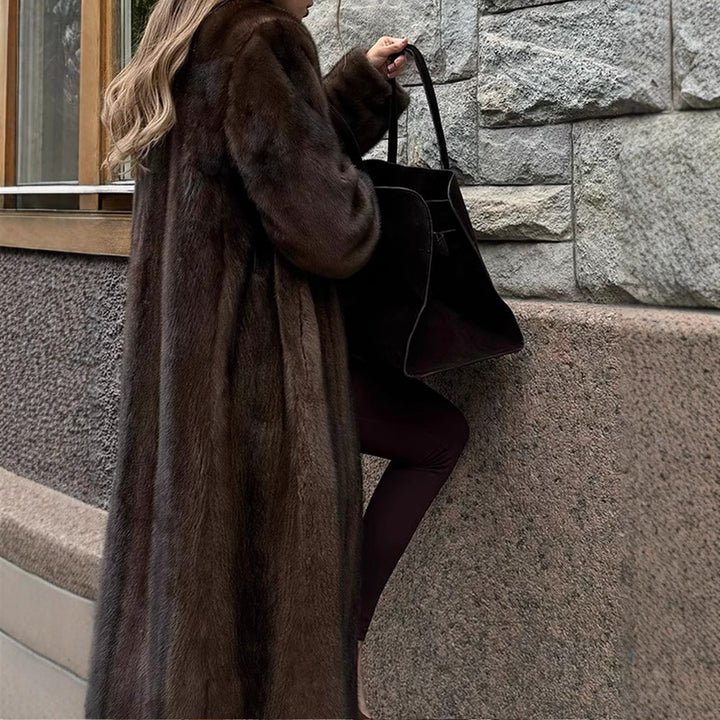 Women's faux fur coat with a luxurious design and a trendy cut Lune London