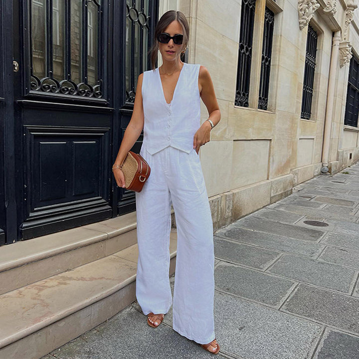 Trendy women's outfit in lightweight linen Lune London