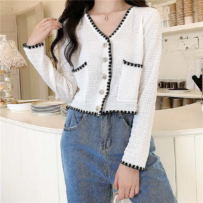 Ladies fashionable cardigan with contrasting details and button placket Chic & Stil