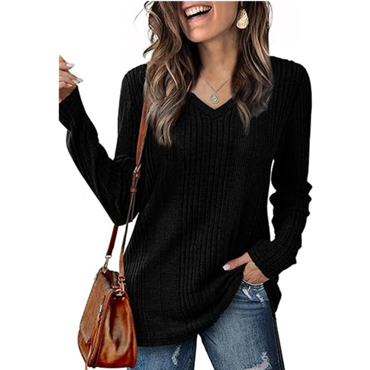 Fashionable women's V-neck sweater with ribbed structure Lune London