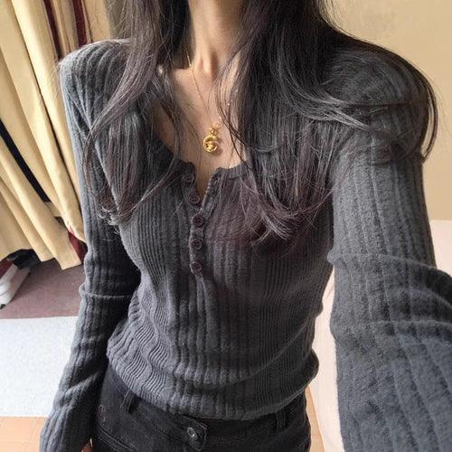 Pull femme ajusté à manches longues avec détails de boutons Chic & Stil