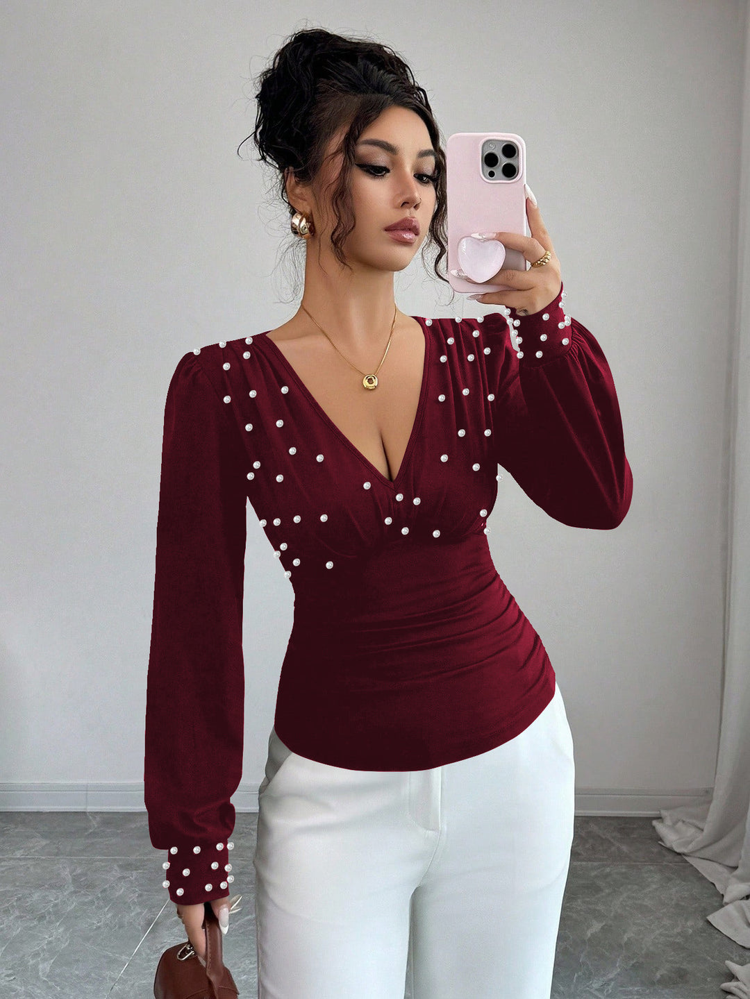 Chemisier élégant pour femmes avec décolleté en V et décoration Chic & Stil