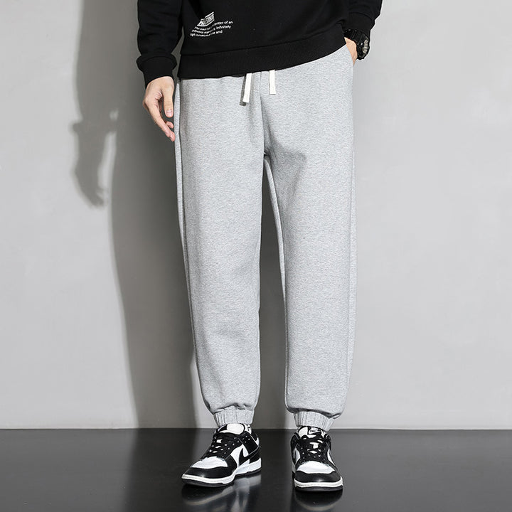 Casual sweatpants for men with elastic waistband and side pockets Lune London