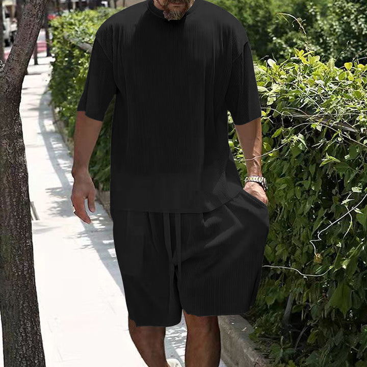 Casual sports set for men with a loose fit and short sleeves Lune London