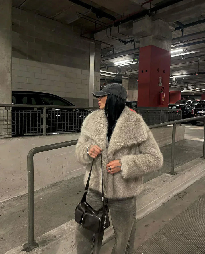Lune London | Fur Coat - Soft Faux Fur - Plus Size Fit - Elegant and Warm